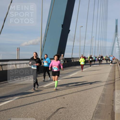 03.10.2025 - Köhlbrandbrückenlauf Julia Fischer http://msf.ph/oto/9006630 03.10.2025 09:56:49 Position 2  meine-sportfotos.de