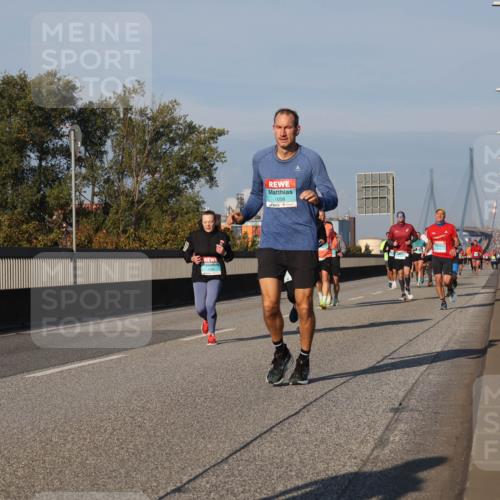 03.10.2025 - Köhlbrandbrückenlauf Luisa Fischer http://msf.ph/oto/9006646 03.10.2025 10:48:26 Position 3 1058 meine-sportfotos.de