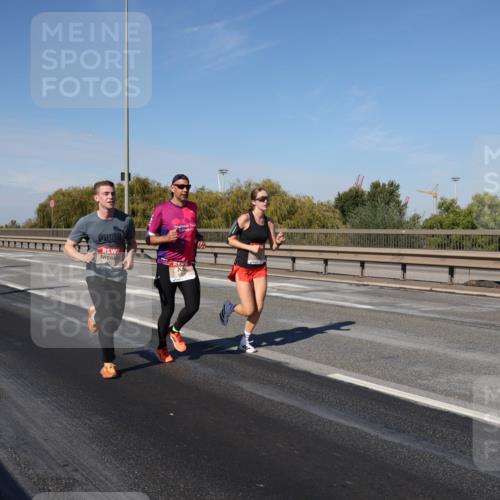 03.10.2025 - Köhlbrandbrückenlauf Julia Fischer http://msf.ph/oto/9006651 03.10.2025 12:44:44 Position 3  meine-sportfotos.de