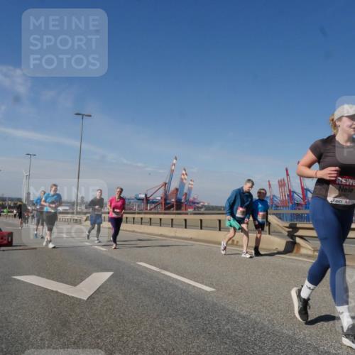 03.10.2025 - Köhlbrandbrückenlauf Matties Gatica Varas http://msf.ph/oto/9006652 03.10.2025 13:01:48 Position 2 5867 meine-sportfotos.de