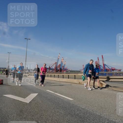 03.10.2025 - Köhlbrandbrückenlauf Matties Gatica Varas http://msf.ph/oto/9006658 03.10.2025 13:01:48 Position 2 118 meine-sportfotos.de