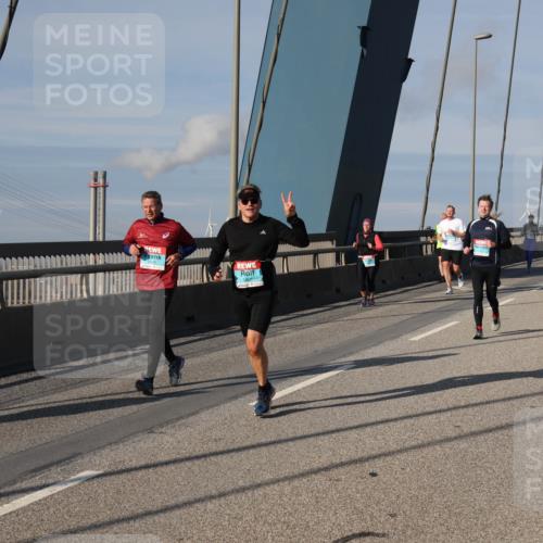03.10.2025 - Köhlbrandbrückenlauf Julia Fischer http://msf.ph/oto/9006665 03.10.2025 09:56:56 Position 2 1930999 meine-sportfotos.de