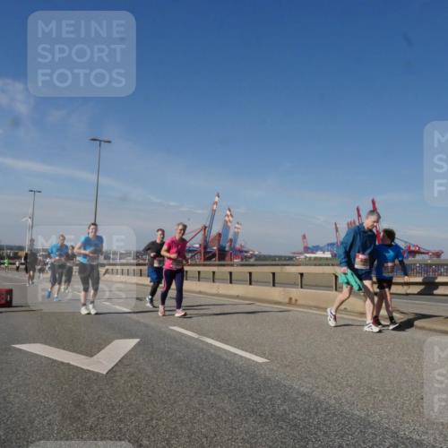 03.10.2025 - Köhlbrandbrückenlauf Matties Gatica Varas http://msf.ph/oto/9006666 03.10.2025 13:01:49 Position 2 118 meine-sportfotos.de