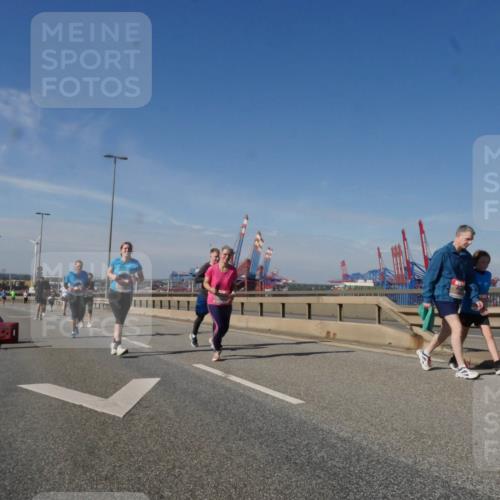 03.10.2025 - Köhlbrandbrückenlauf Matties Gatica Varas http://msf.ph/oto/9006670 03.10.2025 13:01:49 Position 2 118 meine-sportfotos.de
