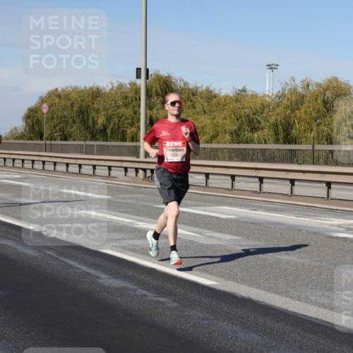 03.10.2025 - Köhlbrandbrückenlauf Julia Fischer http://msf.ph/oto/9006675 03.10.2025 12:44:48 Position 3 6016 meine-sportfotos.de