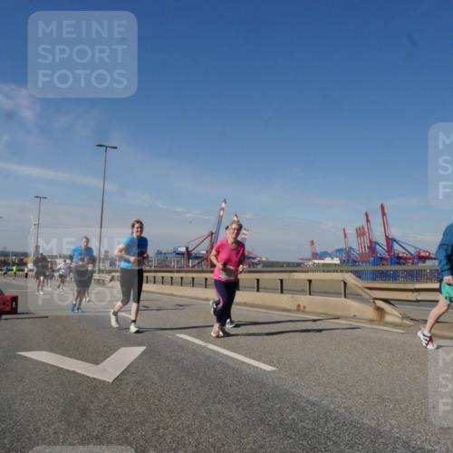 03.10.2025 - Köhlbrandbrückenlauf Matties Gatica Varas http://msf.ph/oto/9006676 03.10.2025 13:01:50 Position 2 118 meine-sportfotos.de