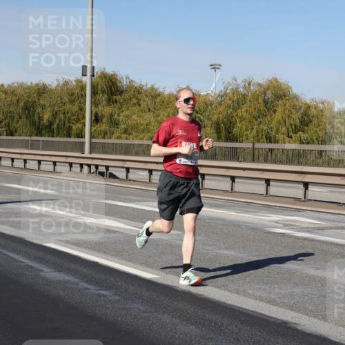 03.10.2025 - Köhlbrandbrückenlauf Julia Fischer http://msf.ph/oto/9006680 03.10.2025 12:44:48 Position 3  meine-sportfotos.de