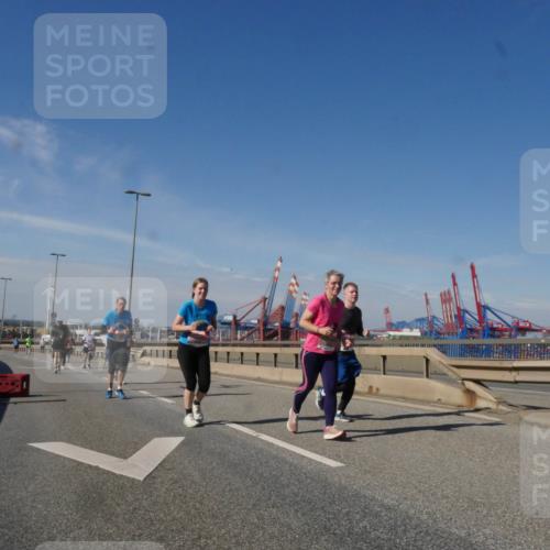 03.10.2025 - Köhlbrandbrückenlauf Matties Gatica Varas http://msf.ph/oto/9006686 03.10.2025 13:01:50 Position 2 118 meine-sportfotos.de