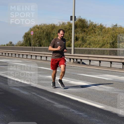 03.10.2025 - Köhlbrandbrückenlauf Julia Fischer http://msf.ph/oto/9006696 03.10.2025 12:44:50 Position 3  meine-sportfotos.de