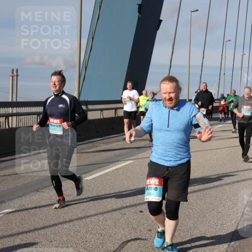 03.10.2025 - Köhlbrandbrückenlauf Julia Fischer http://msf.ph/oto/9006700 03.10.2025 09:56:59 Position 2 3147, 1664 meine-sportfotos.de