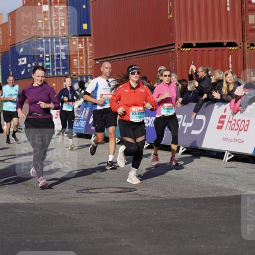 03.10.2025 - Köhlbrandbrückenlauf Michael Burmester http://msf.ph/oto/9006703 03.10.2025 10:08:38 Ziel 1430, 1451, 1489, 1506, 1508, 1525, 1555, 1566, 1567, 1739, 1755, 1858, 2449, 2731, 2734, 3123, 3128, 3189, 3261, 3369 meine-sportfotos.de