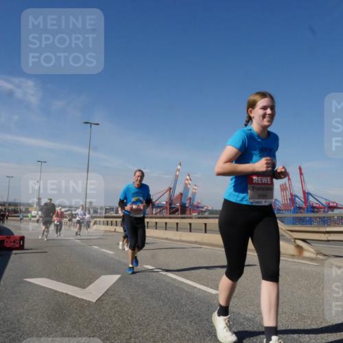 03.10.2025 - Köhlbrandbrückenlauf Matties Gatica Varas http://msf.ph/oto/9006710 03.10.2025 13:01:53 Position 2 6399 meine-sportfotos.de