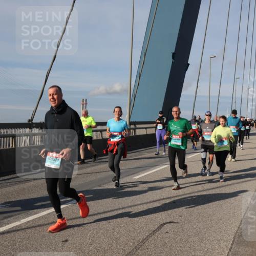03.10.2025 - Köhlbrandbrückenlauf Julia Fischer http://msf.ph/oto/9006716 03.10.2025 09:57:05 Position 2 3706 meine-sportfotos.de