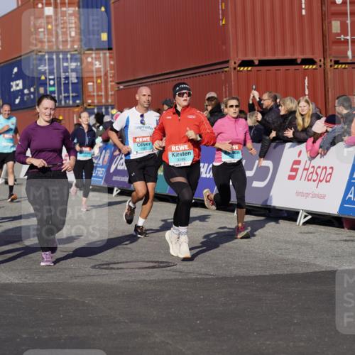03.10.2025 - Köhlbrandbrückenlauf Michael Burmester http://msf.ph/oto/9006717 03.10.2025 10:08:38 Ziel 1430, 1451, 1489, 1506, 1508, 1525, 1555, 1566, 1567, 1739, 1755, 1858, 2449, 2731, 2734, 3123, 3128, 3189, 3261, 3369 meine-sportfotos.de