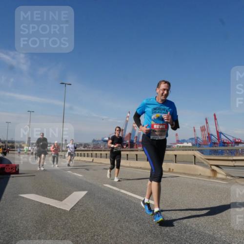 03.10.2025 - Köhlbrandbrückenlauf Matties Gatica Varas http://msf.ph/oto/9006729 03.10.2025 13:01:54 Position 2 6402 meine-sportfotos.de