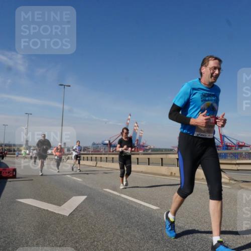 03.10.2025 - Köhlbrandbrückenlauf Matties Gatica Varas http://msf.ph/oto/9006735 03.10.2025 13:01:54 Position 2 6402 meine-sportfotos.de