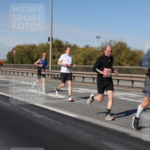 03.10.2025 - Köhlbrandbrückenlauf Julia Fischer http://msf.ph/oto/9006737 03.10.2025 12:44:55 Position 3  meine-sportfotos.de