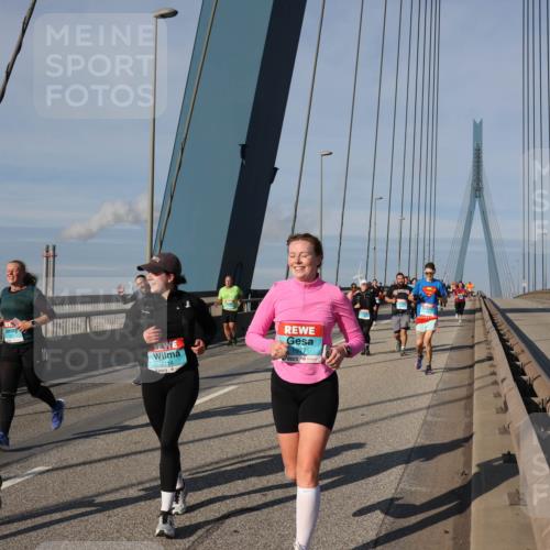 03.10.2025 - Köhlbrandbrückenlauf Julia Fischer http://msf.ph/oto/9006747 03.10.2025 09:57:10 Position 2 2114 meine-sportfotos.de