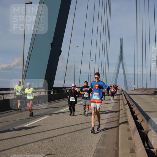 03.10.2025 - Köhlbrandbrückenlauf Julia Fischer http://msf.ph/oto/9006753 03.10.2025 09:57:13 Position 2  meine-sportfotos.de