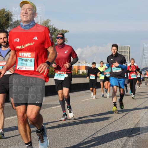03.10.2025 - Köhlbrandbrückenlauf Luisa Fischer http://msf.ph/oto/9006758 03.10.2025 10:48:32 Position 3 1219, 1316, 3118 meine-sportfotos.de