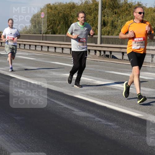 03.10.2025 - Köhlbrandbrückenlauf Julia Fischer http://msf.ph/oto/9006760 03.10.2025 12:44:58 Position 3 12, 5, 4037 meine-sportfotos.de