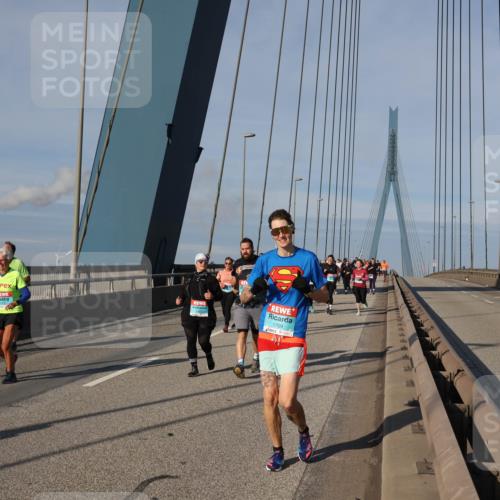 03.10.2025 - Köhlbrandbrückenlauf Julia Fischer http://msf.ph/oto/9006761 03.10.2025 09:57:14 Position 2 1709 meine-sportfotos.de