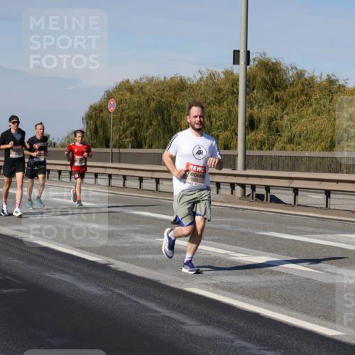 03.10.2025 - Köhlbrandbrückenlauf Julia Fischer http://msf.ph/oto/9006767 03.10.2025 12:44:59 Position 3 5699, 1 meine-sportfotos.de