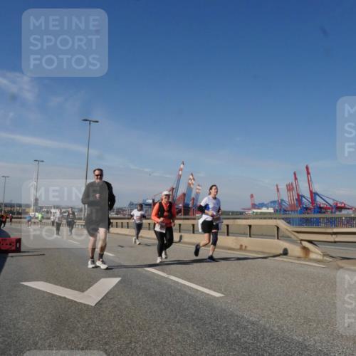 03.10.2025 - Köhlbrandbrückenlauf Matties Gatica Varas http://msf.ph/oto/9006781 03.10.2025 13:01:57 Position 2 11 meine-sportfotos.de