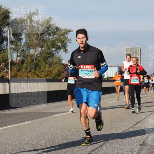 03.10.2025 - Köhlbrandbrückenlauf Luisa Fischer http://msf.ph/oto/9006788 03.10.2025 10:48:34 Position 3 6, 3118, 1316, 26 meine-sportfotos.de