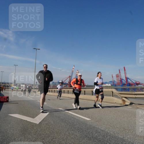 03.10.2025 - Köhlbrandbrückenlauf Matties Gatica Varas http://msf.ph/oto/9006790 03.10.2025 13:01:58 Position 2  meine-sportfotos.de
