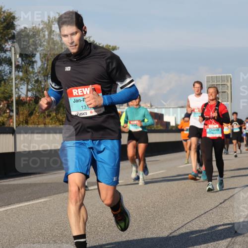 03.10.2025 - Köhlbrandbrückenlauf Luisa Fischer http://msf.ph/oto/9006797 03.10.2025 10:48:35 Position 3 16, 131 meine-sportfotos.de