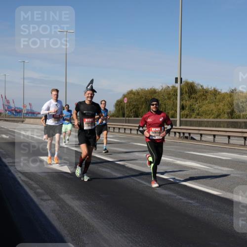 03.10.2025 - Köhlbrandbrückenlauf Julia Fischer http://msf.ph/oto/9006799 03.10.2025 12:45:05 Position 3  meine-sportfotos.de