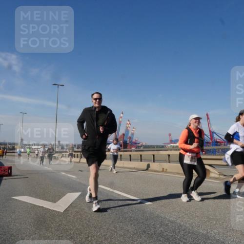03.10.2025 - Köhlbrandbrückenlauf Matties Gatica Varas http://msf.ph/oto/9006802 03.10.2025 13:01:59 Position 2 118 meine-sportfotos.de
