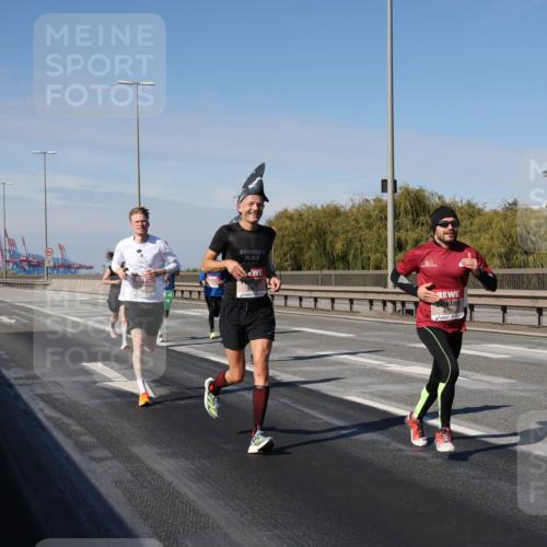 03.10.2025 - Köhlbrandbrückenlauf Julia Fischer http://msf.ph/oto/9006804 03.10.2025 12:45:06 Position 3  meine-sportfotos.de