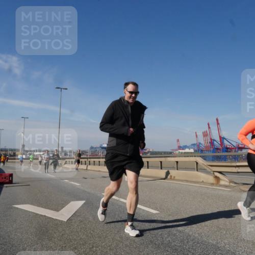03.10.2025 - Köhlbrandbrückenlauf Matties Gatica Varas http://msf.ph/oto/9006808 03.10.2025 13:01:59 Position 2 5, 118 meine-sportfotos.de
