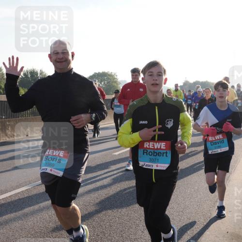 03.10.2025 - Köhlbrandbrückenlauf Fabian Wolf http://msf.ph/oto/9006811 03.10.2025 09:19:50 Position 3 3369, 3371, 3196 meine-sportfotos.de