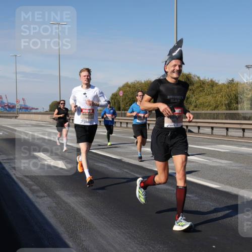03.10.2025 - Köhlbrandbrückenlauf Julia Fischer http://msf.ph/oto/9006815 03.10.2025 12:45:06 Position 3  meine-sportfotos.de