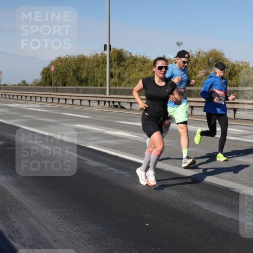 03.10.2025 - Köhlbrandbrückenlauf Julia Fischer http://msf.ph/oto/9006821 03.10.2025 12:45:09 Position 3  meine-sportfotos.de