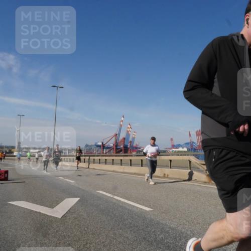 03.10.2025 - Köhlbrandbrückenlauf Matties Gatica Varas http://msf.ph/oto/9006822 03.10.2025 13:02:00 Position 2  meine-sportfotos.de