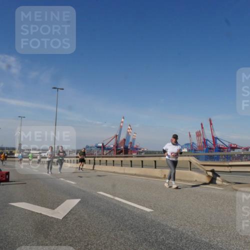 03.10.2025 - Köhlbrandbrückenlauf Matties Gatica Varas http://msf.ph/oto/9006824 03.10.2025 13:02:01 Position 2 118 meine-sportfotos.de