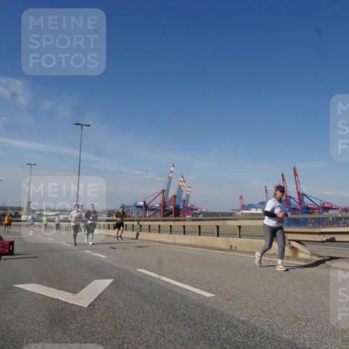 03.10.2025 - Köhlbrandbrückenlauf Matties Gatica Varas http://msf.ph/oto/9006830 03.10.2025 13:02:01 Position 2 118 meine-sportfotos.de