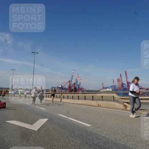 03.10.2025 - Köhlbrandbrückenlauf Matties Gatica Varas http://msf.ph/oto/9006844 03.10.2025 13:02:02 Position 2 118 meine-sportfotos.de