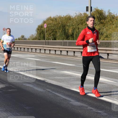 03.10.2025 - Köhlbrandbrückenlauf Julia Fischer http://msf.ph/oto/9006846 03.10.2025 12:45:23 Position 3 4076 meine-sportfotos.de