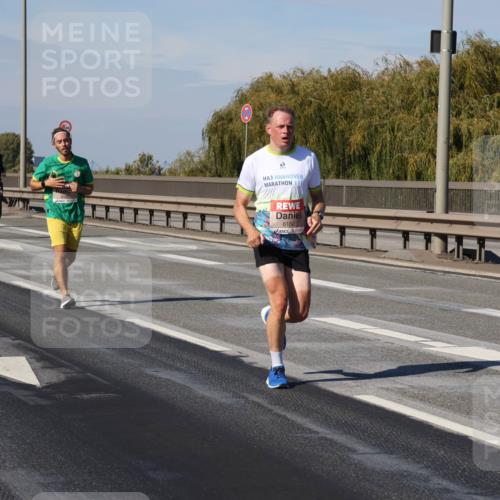 03.10.2025 - Köhlbrandbrückenlauf Julia Fischer http://msf.ph/oto/9006853 03.10.2025 12:45:24 Position 3 6152 meine-sportfotos.de