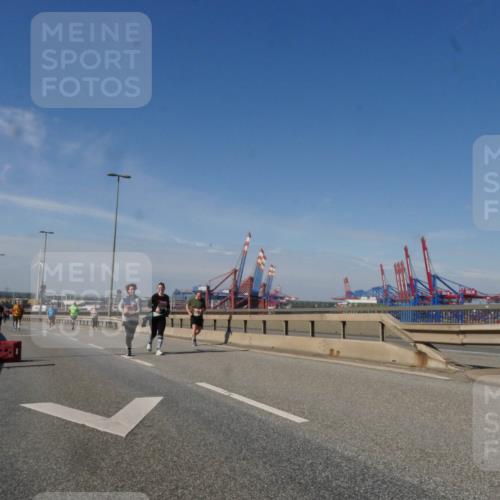 03.10.2025 - Köhlbrandbrückenlauf Matties Gatica Varas http://msf.ph/oto/9006862 03.10.2025 13:02:03 Position 2 118 meine-sportfotos.de
