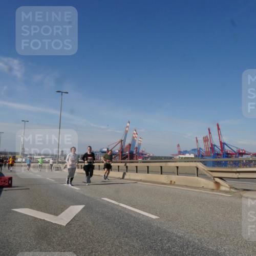 03.10.2025 - Köhlbrandbrückenlauf Matties Gatica Varas http://msf.ph/oto/9006868 03.10.2025 13:02:03 Position 2 18 meine-sportfotos.de
