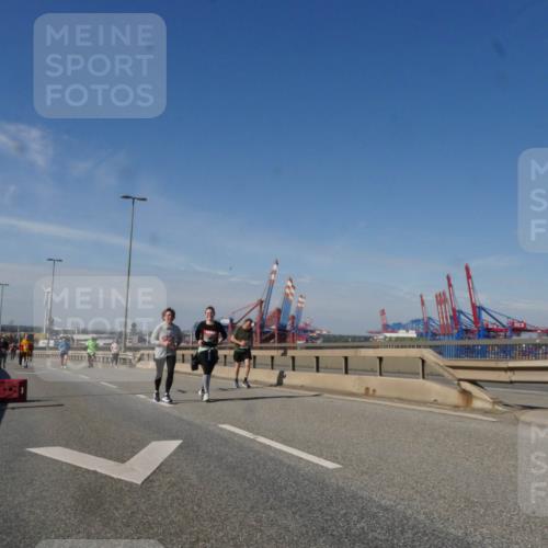 03.10.2025 - Köhlbrandbrückenlauf Matties Gatica Varas http://msf.ph/oto/9006875 03.10.2025 13:02:04 Position 2 118 meine-sportfotos.de