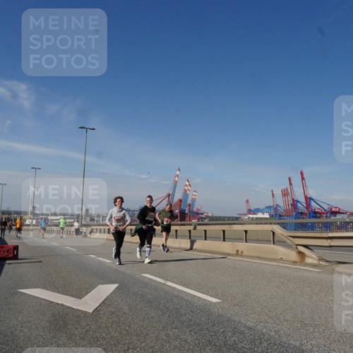 03.10.2025 - Köhlbrandbrückenlauf Matties Gatica Varas http://msf.ph/oto/9006881 03.10.2025 13:02:04 Position 2 118 meine-sportfotos.de