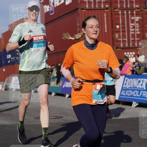 03.10.2025 - Köhlbrandbrückenlauf Michael Burmester http://msf.ph/oto/9006892 03.10.2025 10:08:42 Ziel 1451, 1506, 1525, 1555, 1566, 1567, 1858, 2449, 2731, 2734, 3128, 3189, 3380, 3738 meine-sportfotos.de