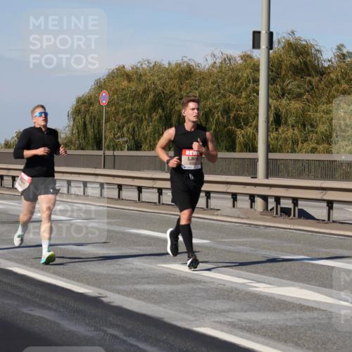 03.10.2025 - Köhlbrandbrückenlauf Julia Fischer http://msf.ph/oto/9006902 03.10.2025 12:45:32 Position 3  meine-sportfotos.de